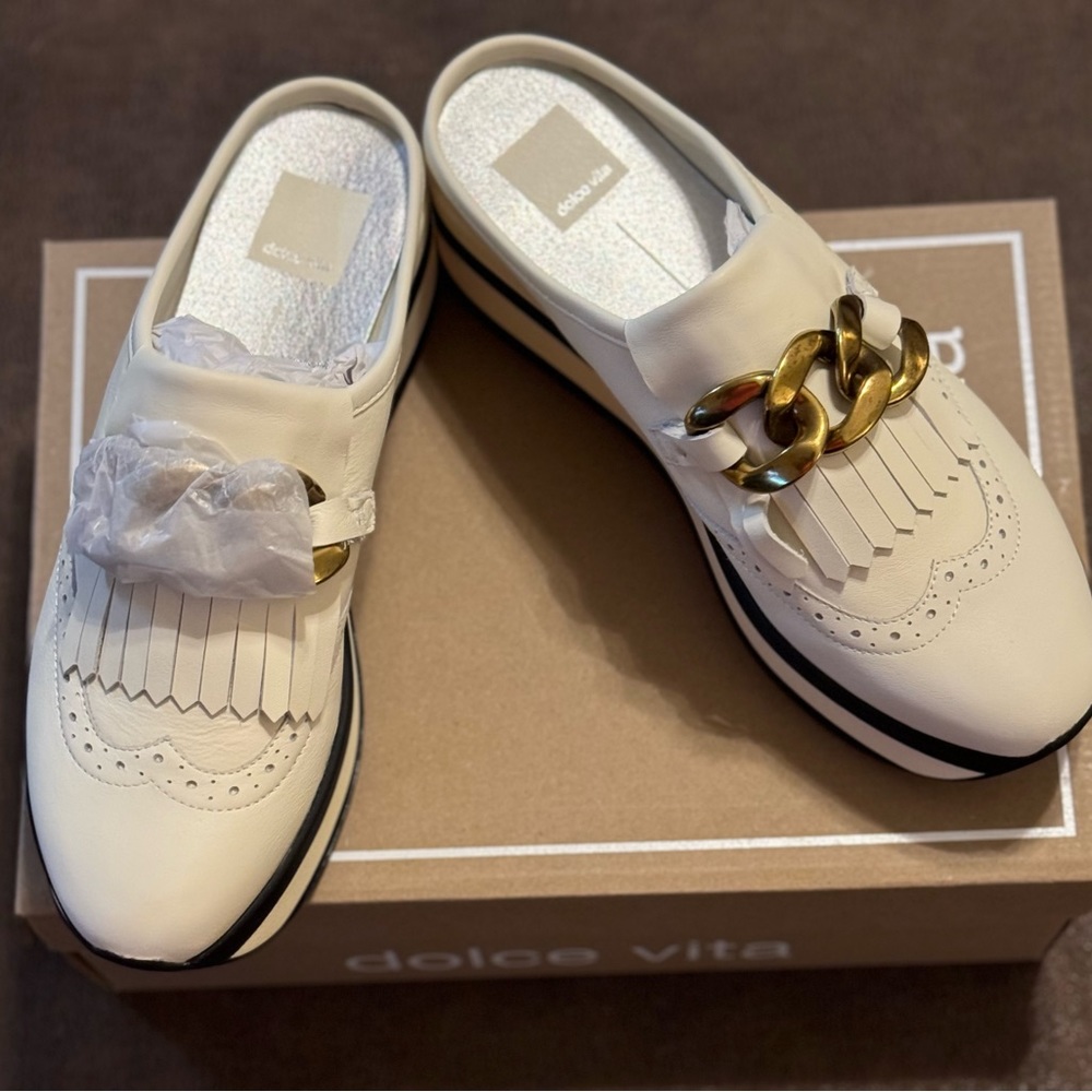 Dolce Vita.  Jerry/white.  Size 8